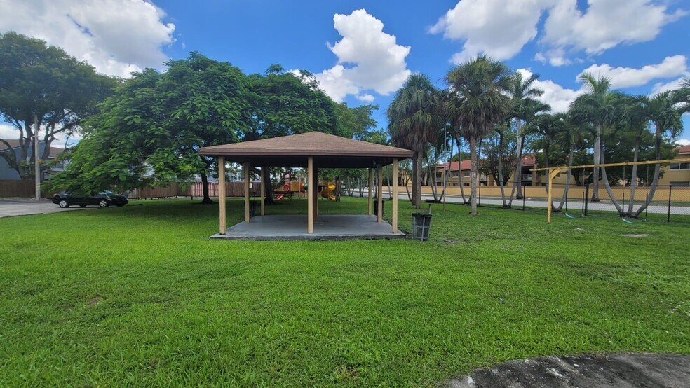Building Photo - 6882 NW 173rd Dr