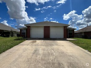 Building Photo - 2710 Alma Dr