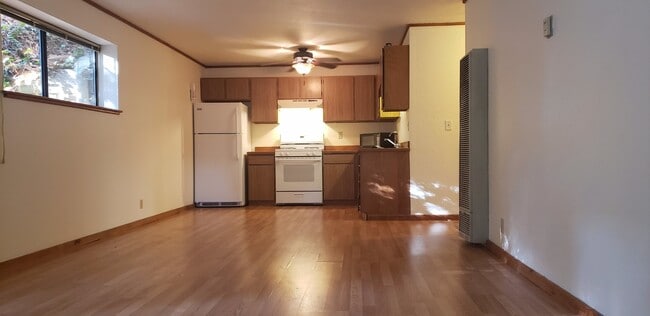 Building Photo - 2260 Terrace Ave