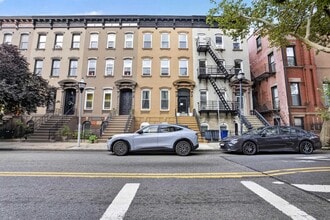 Building Photo - 540 Bramhall Ave