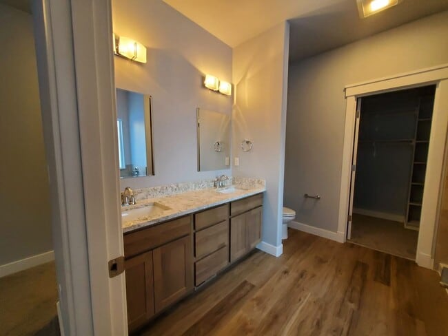 Building Photo - 3 BEDROOM | 2 BATHROOM | 2 CAR GARAGE | HA...