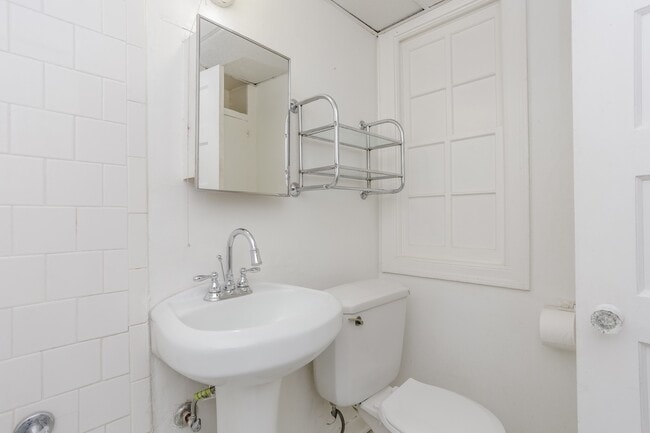 Building Photo - 1828 W Main St