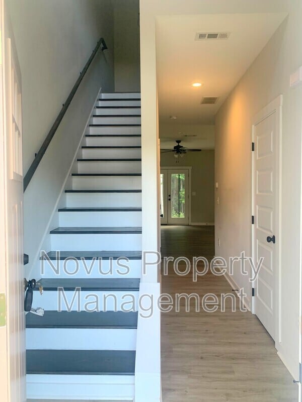 Building Photo - 158 Crest Pointe