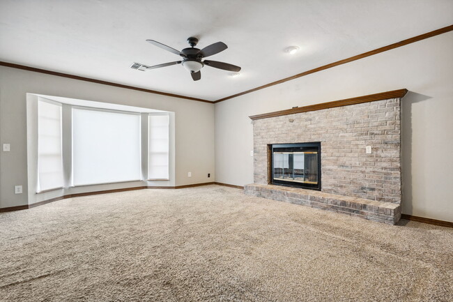 Building Photo - 10001 Ridgeview Dr