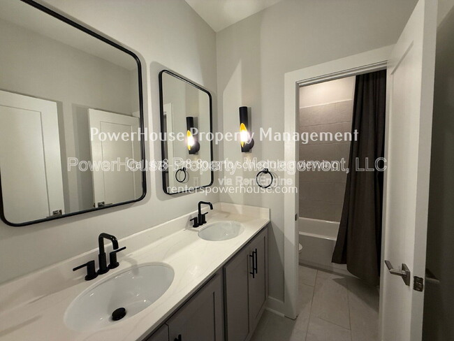 Building Photo - 1190 Harper Dr