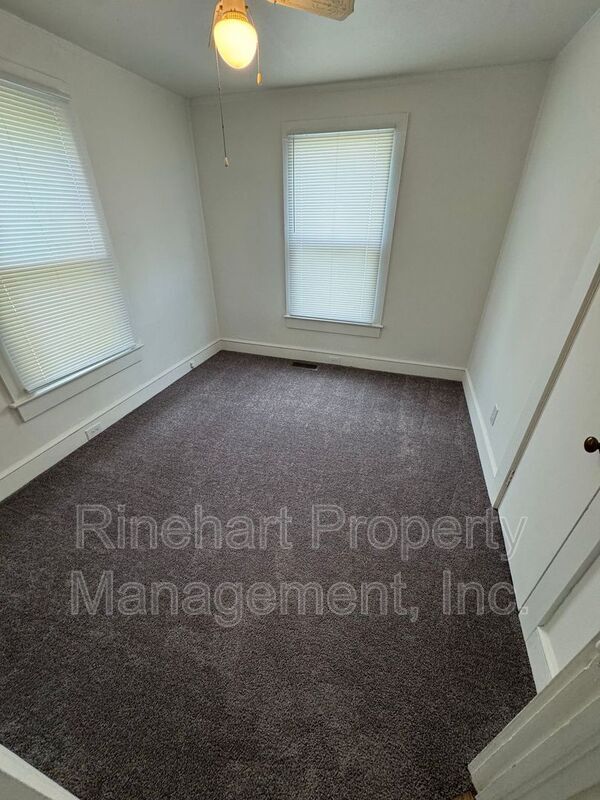 Building Photo - 422 S Jones Ave