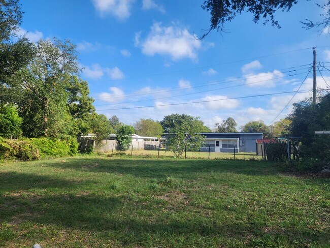 Building Photo - 2 Bedroom 1 Bath Single Family Home, Fence...