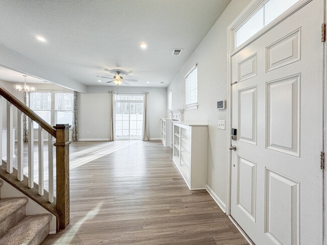 Building Photo - RENOVATED 4 BEDROOM/3 BATH IN VIRGINIA BEACH! READY FOR RENT!!