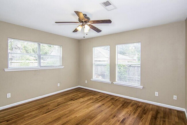 Building Photo - 411 Woodard St
