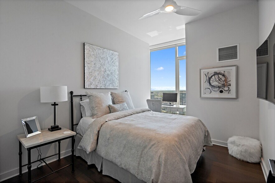 Guest bedroom with stunning views of south - 515 Church St