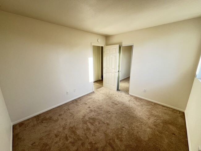 Building Photo - Amazing 4 Bedroom in the Heart of SD!