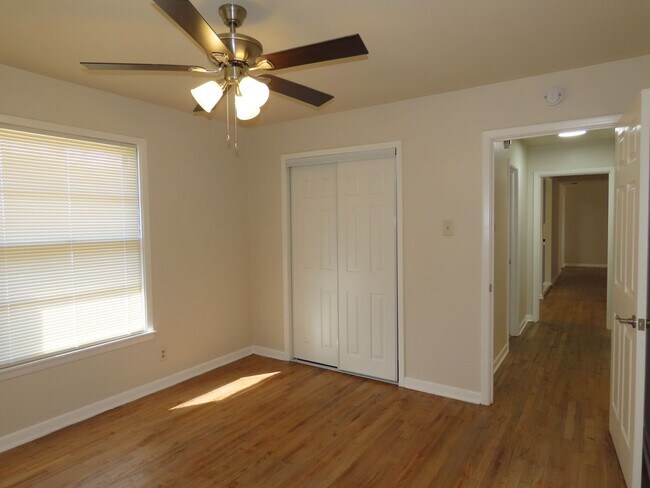 Building Photo - Newly Remodeled 3 Bedroom-1.5 Bath Home!