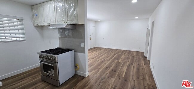 Building Photo - 2641 S La Salle Ave