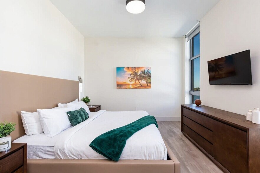 Building Photo - 777 N Ocean Dr