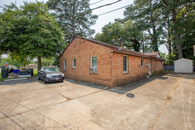 Building Photo - 9101 Hammett Ave