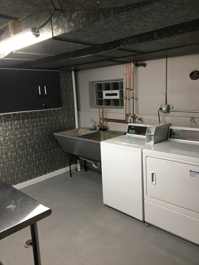 Building Photo - 5540 W 63rd Pl