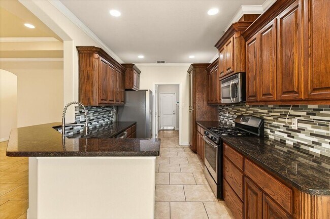 Building Photo - 6901 Anastasia Dr