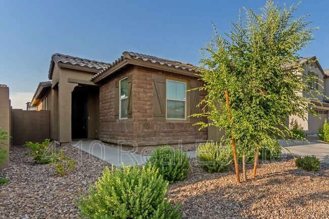Building Photo - 2222 E Palmdale Ln