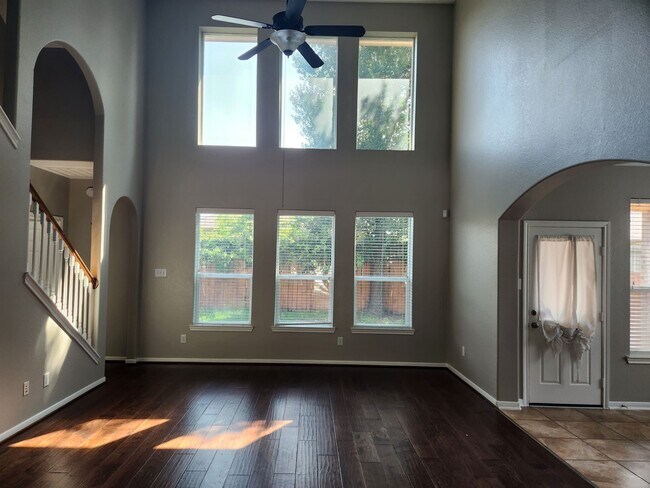 Building Photo - 20676 Oakhurst Meadows Dr