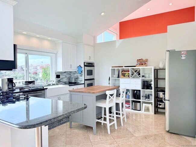 Building Photo - 1309 Kaimalino Ln
