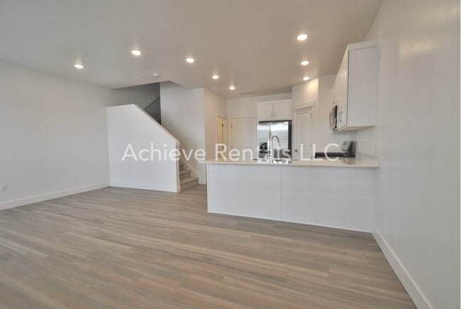 Building Photo - 560 S 1225 W