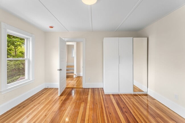 Building Photo - 29 Sylvan St