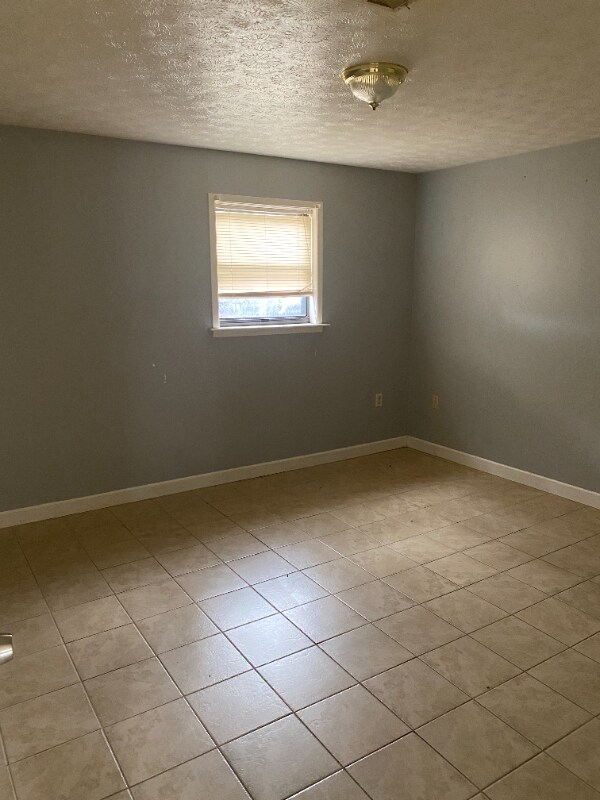 Building Photo - 1001 Kiser Blvd