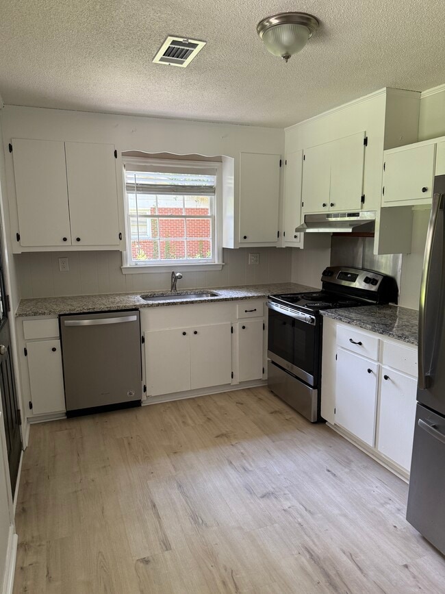 Building Photo - 4451 Donwood Dr