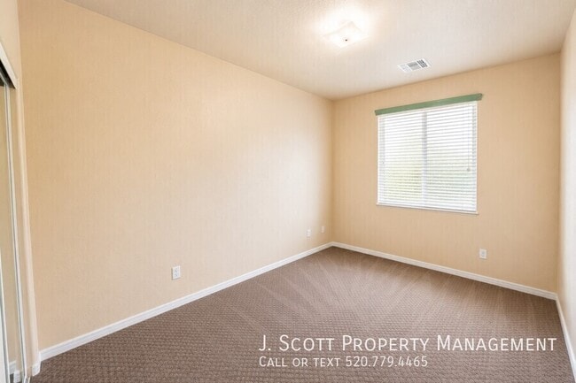 Building Photo - 4172 E Santa Fe Ln
