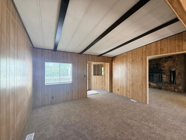 Building Photo - Perfect home in the perfect location!