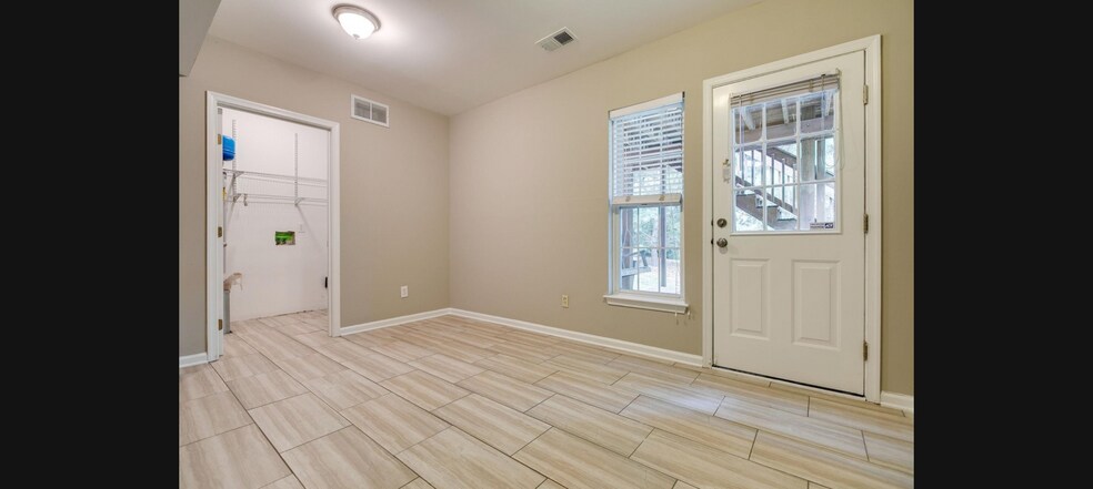 Building Photo - 618 Huffine Manor Cir