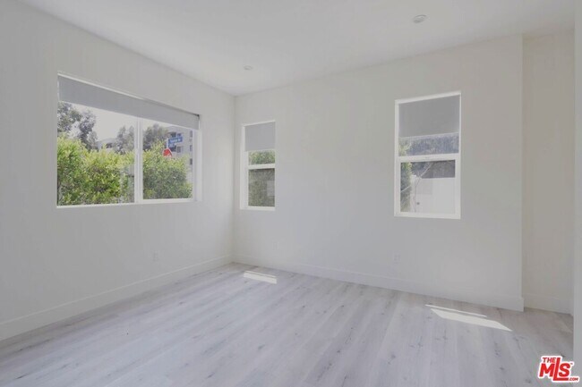 Building Photo - 5832 Tujunga Ave