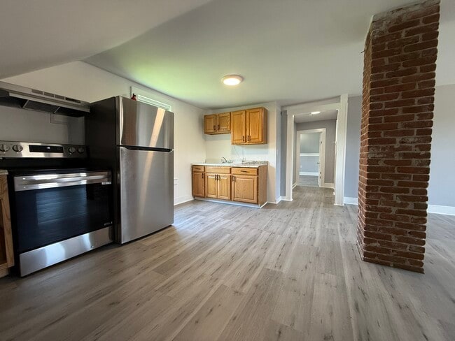 Building Photo - 33 Old Brattleboro Rd