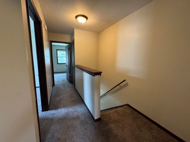 Building Photo - Your new Townhouse Awaits! 3 Bed / 1.5 Bat...
