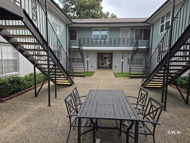 Building Photo - 815 Harvard St