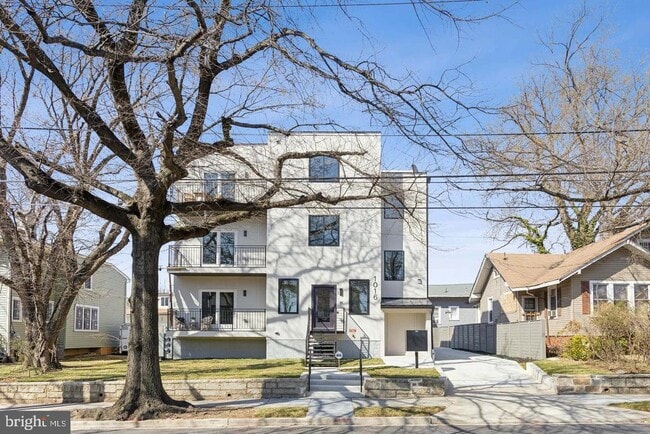 Building Photo - 1016 Rhode Island Ave NE