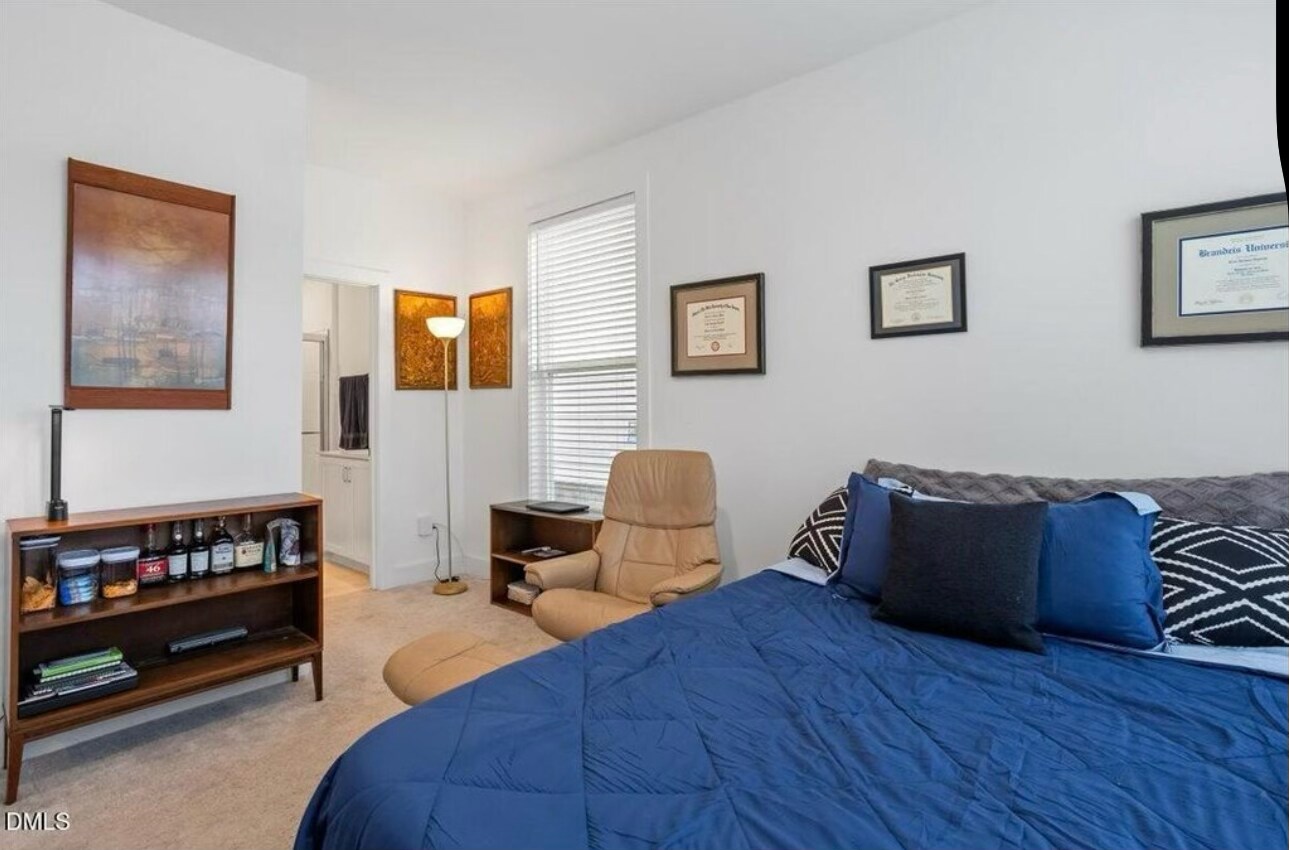 Building Photo - Room in Townhome on Billingshurst Wy