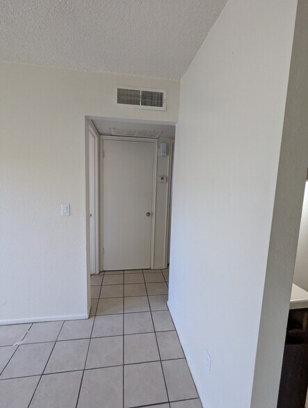 Building Photo - 1420 N Evergreen St