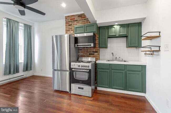 Building Photo - 618 N 40th St