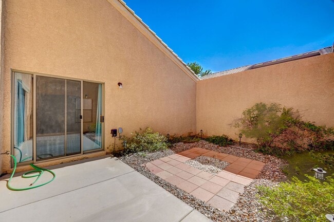 Building Photo - 121 Chatara Way