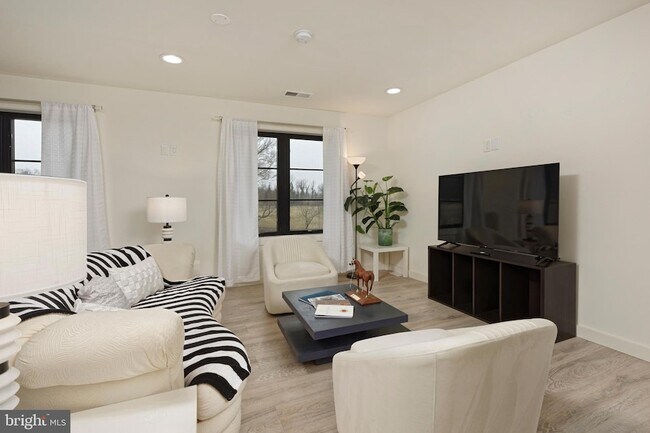 Building Photo - 23443 Dover Rd