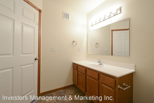 Building Photo - 611 3rd St NW