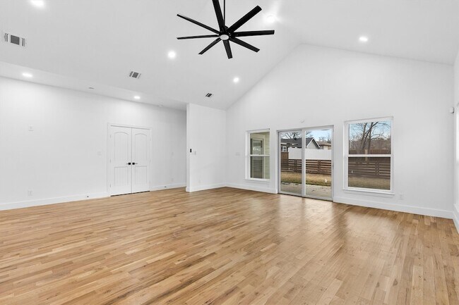 Building Photo - 1812 Muncie Ave