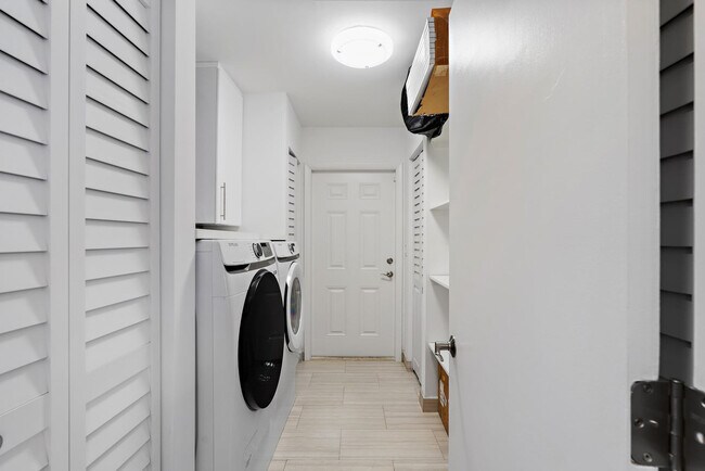 Building Photo - 2001 NW 36th St