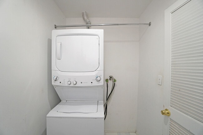 Building Photo - 1164 Inverrary Ln