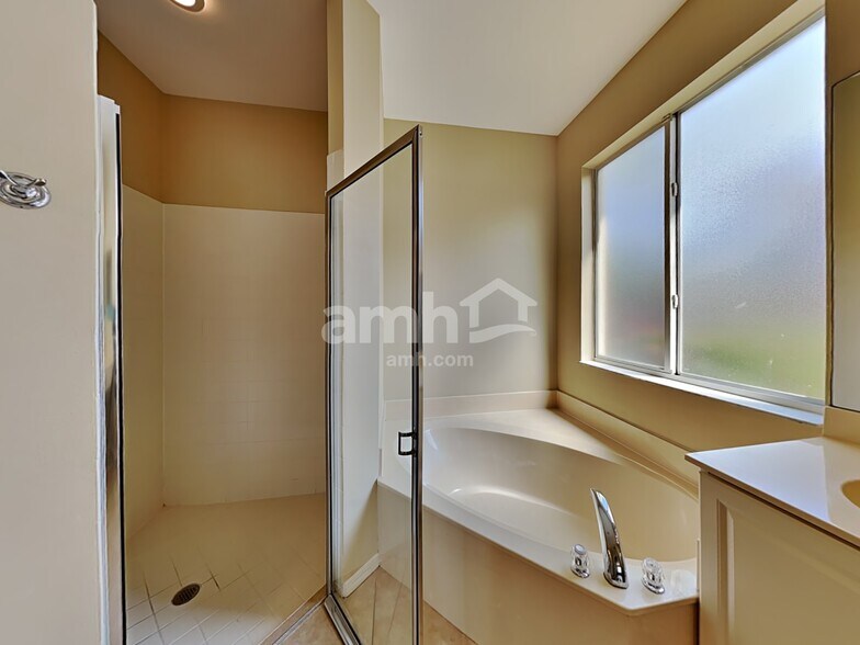 Building Photo - 9573 SW Flowermound Cir