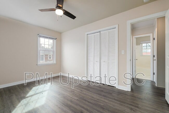 Building Photo - 101a Looneybrook Dr