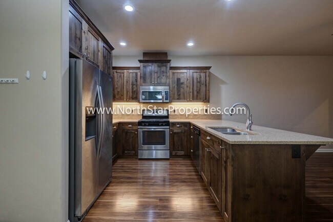 Building Photo - 20916 NE High Desert Ln