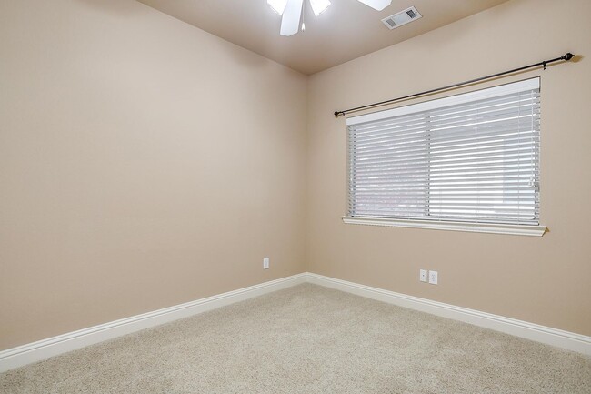 Building Photo - Amazing Well Maintained 3 Bedroom, 2 Bath Home in Euless Gated Community- 76039- Grapevine-Colley...