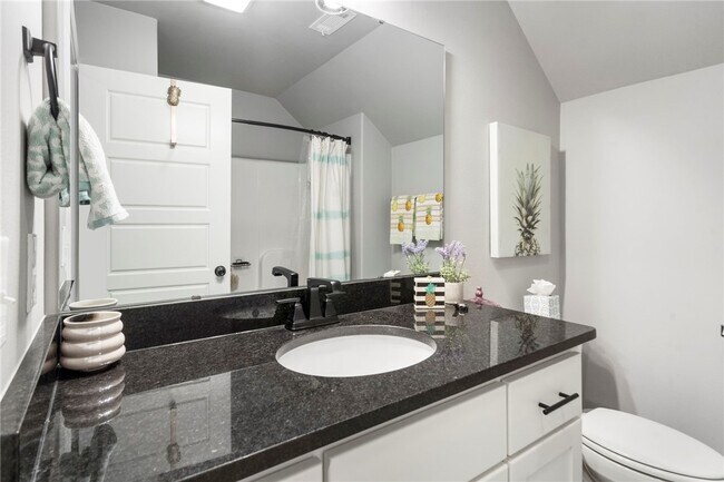 Building Photo - 102 Manfield Ave